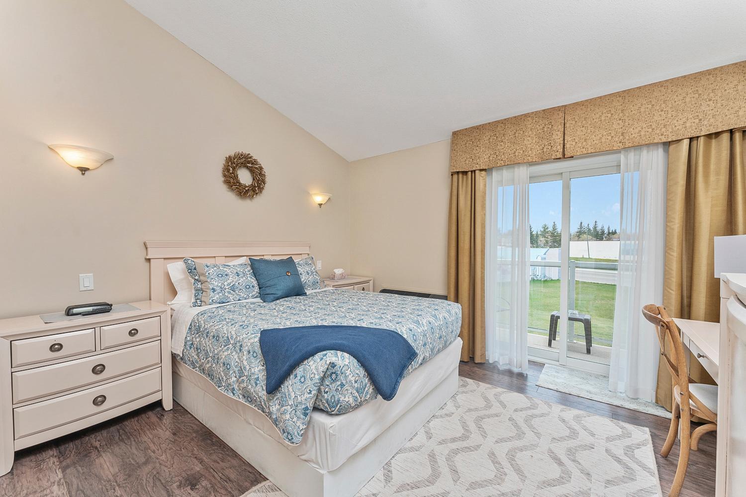 Lakeshore Inn Cold Lake Экстерьер фото