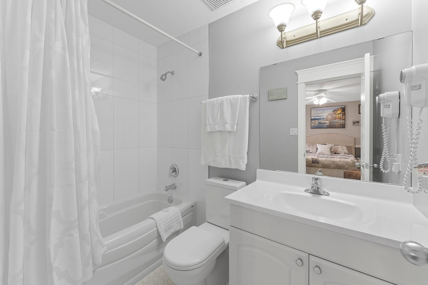 Lakeshore Inn Cold Lake Экстерьер фото