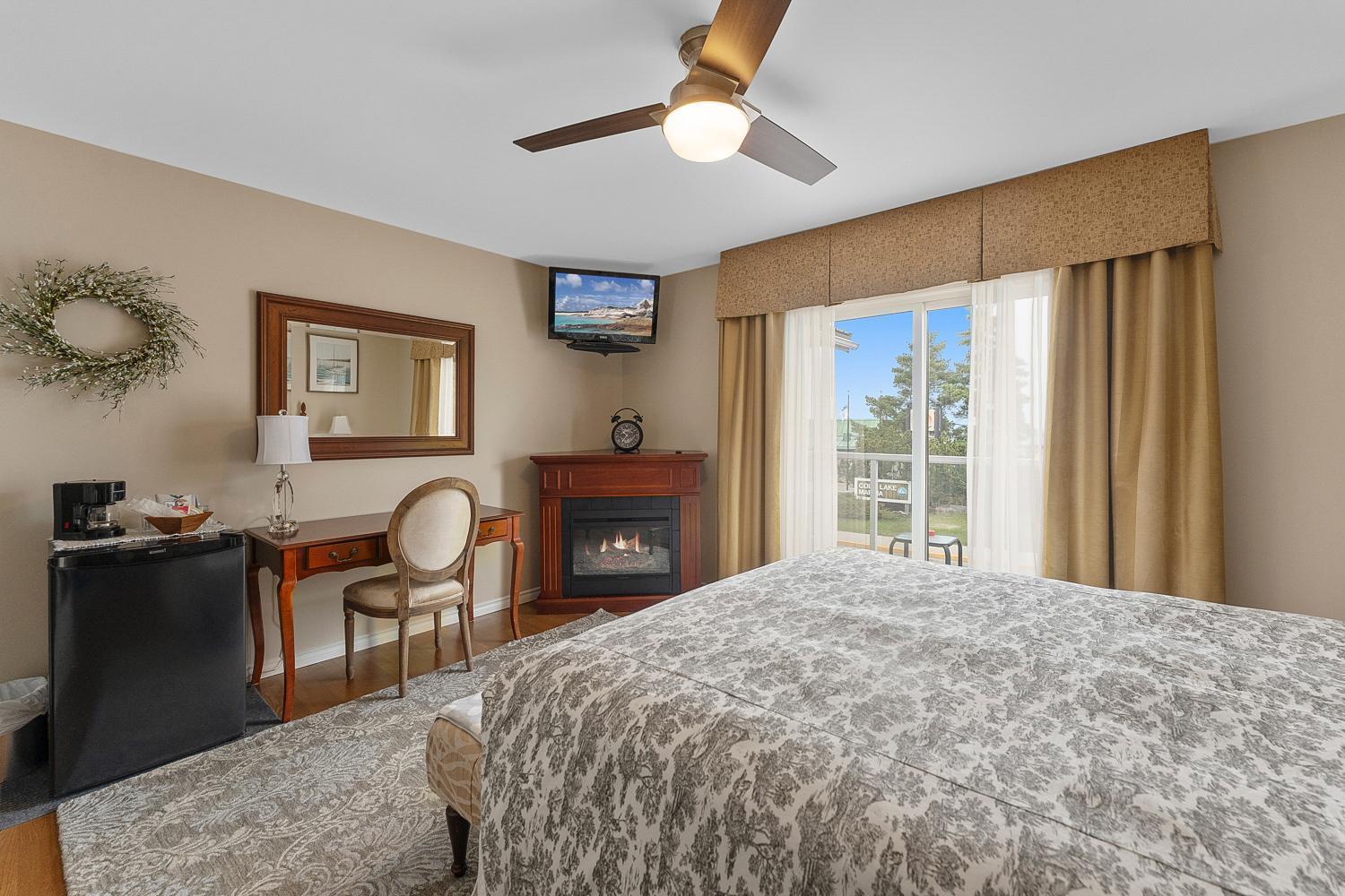 Lakeshore Inn Cold Lake Экстерьер фото