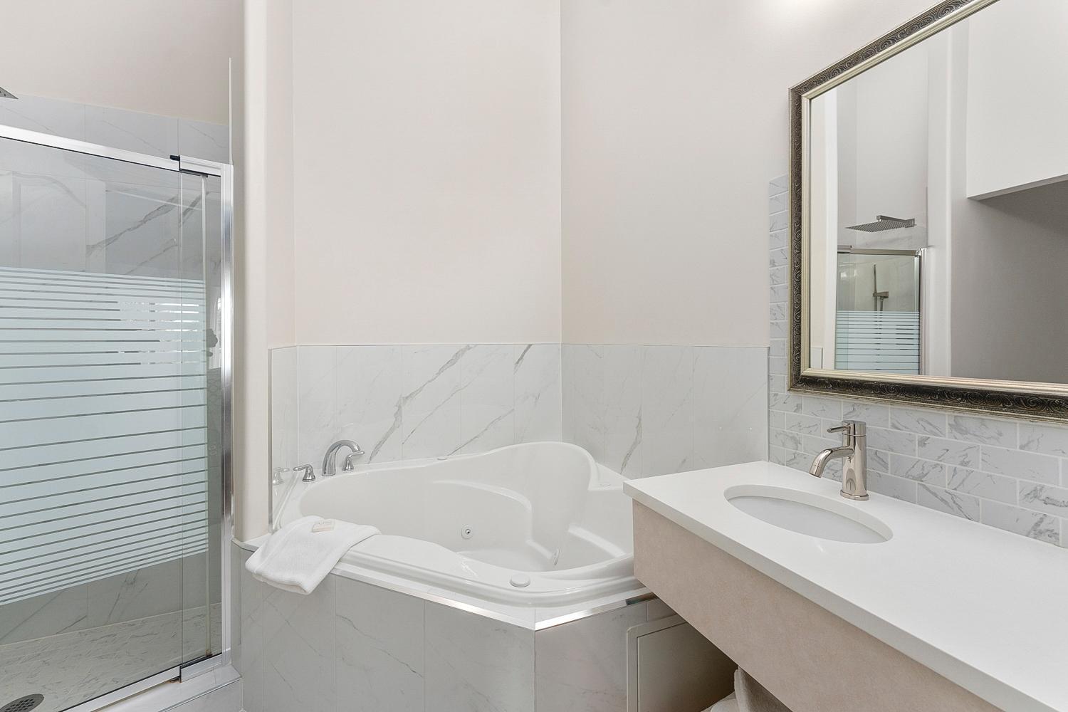 Lakeshore Inn Cold Lake Экстерьер фото