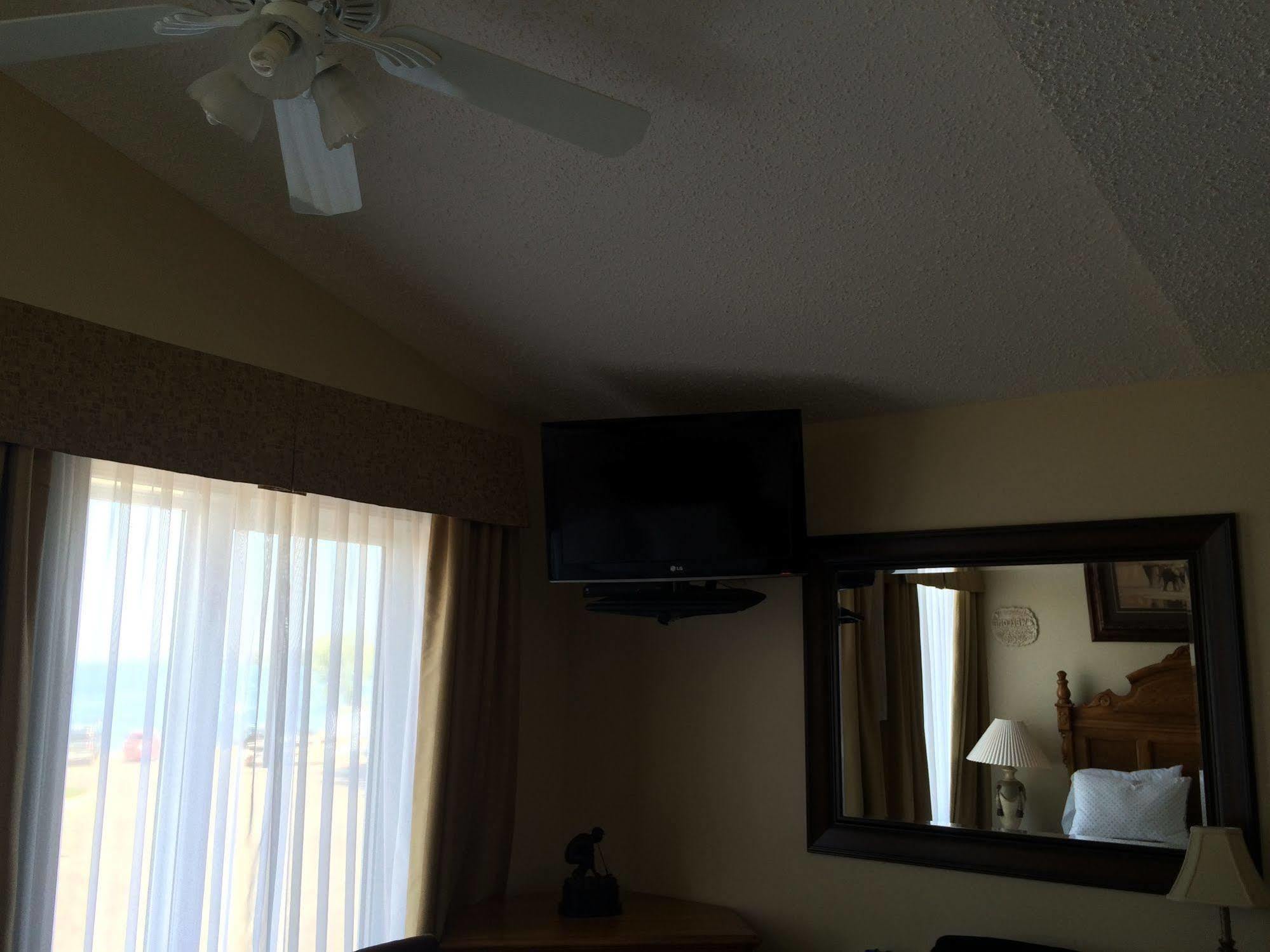 Lakeshore Inn Cold Lake Экстерьер фото