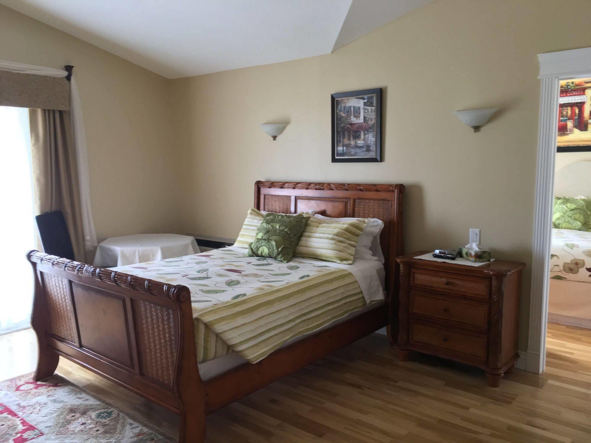 Lakeshore Inn Cold Lake Экстерьер фото