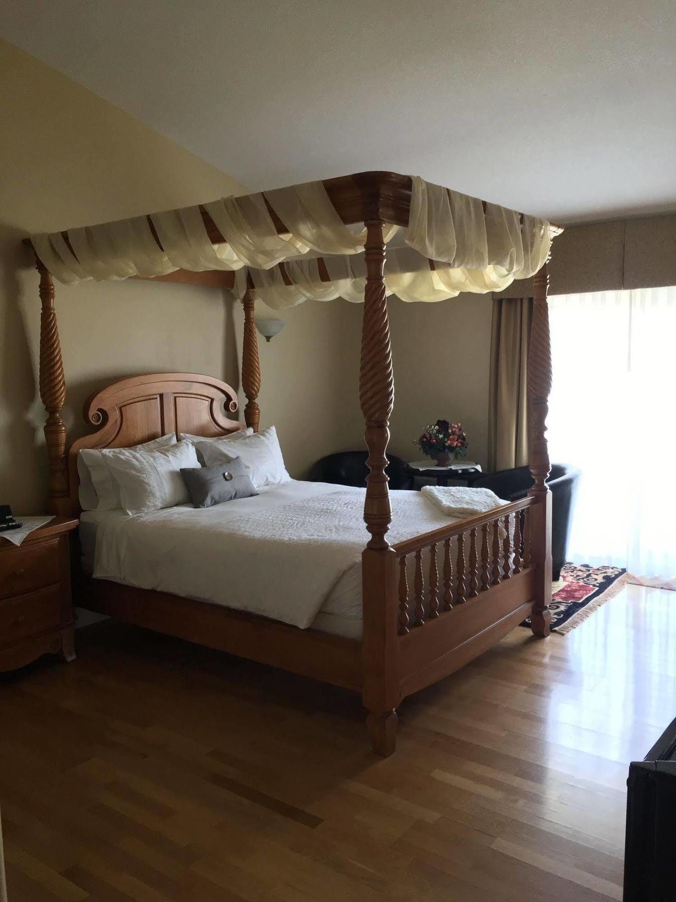 Lakeshore Inn Cold Lake Экстерьер фото